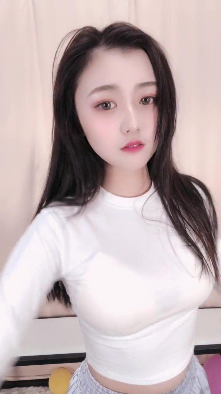 清纯小萝莉34D，00后倩倩